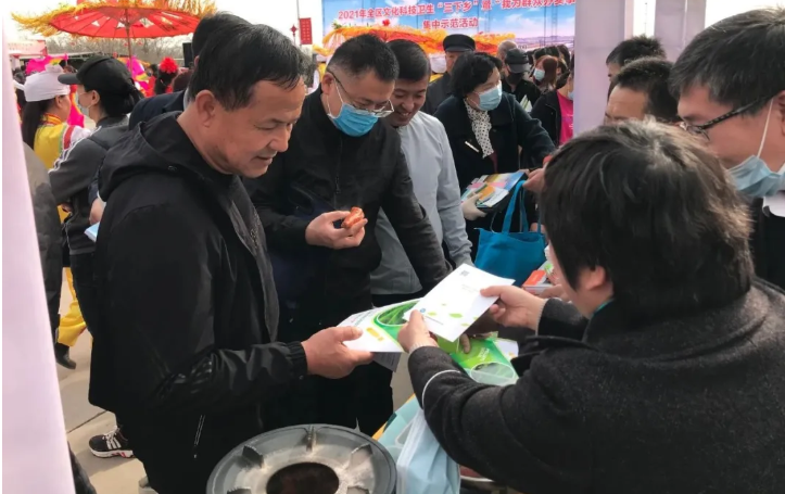 清潔爐具產品展覽現場發放宣傳資料