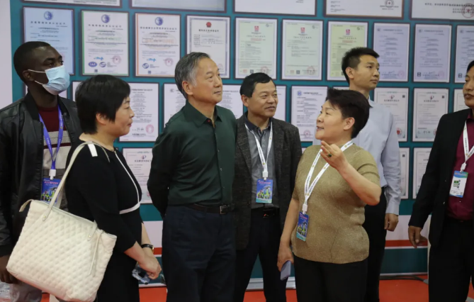 智慧暖+ 盛裝亮相 齊昊閃耀2021暖博會1