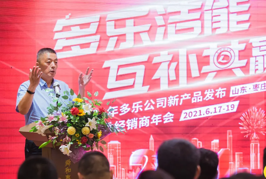 中國農(nóng)村能源行業(yè)協(xié)會民用清潔爐具專委會主任王正元致辭