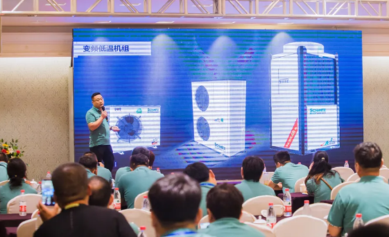 多樂公司專業(yè)技術(shù)人員進(jìn)行爐具和空氣源熱泵技術(shù)培訓(xùn)