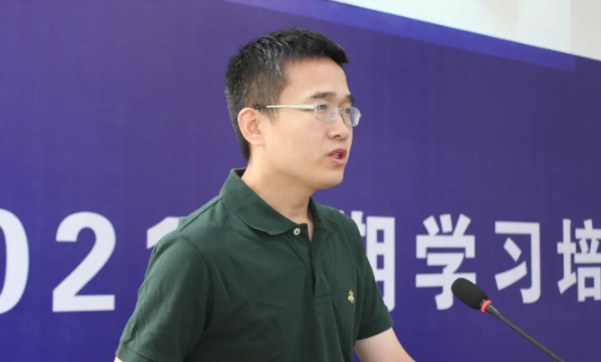 天津城建學院副院長劉鳳國專題講座