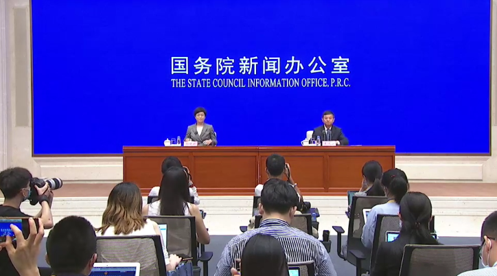 對京津冀及周邊地區、汾渭平原開展冬季清潔取暖的散煤替代，完成了2500多萬戶