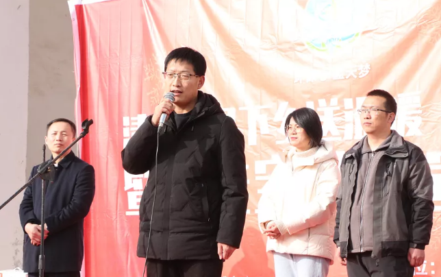 清潔爐具下鄉送溫暖活動，賈豁鄉黨委書記李曉波致辭