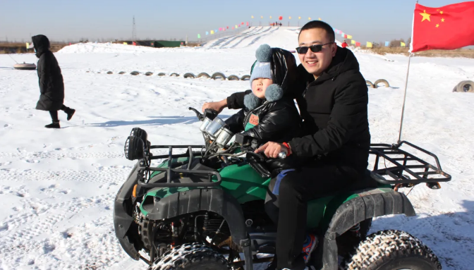 迎接冬奧，老萬集團組織員工雪場撒歡