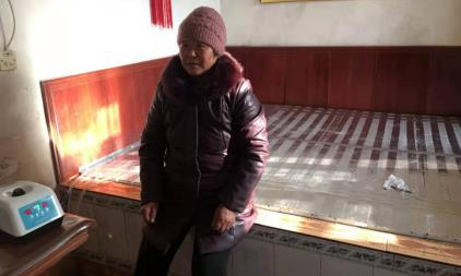 在清潔取暖的國家政策導(dǎo)向下,傳統(tǒng)燃煤、土炕正逐漸一種被稱為“水暖炕”的電加熱水循環(huán)取暖方式所替代。