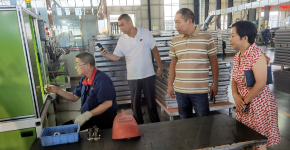 民用清潔爐具專委會組織企業考察三元光電2