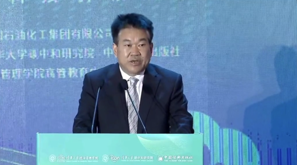 國(guó)家能源局新能源與可再生能源司司長(zhǎng)李創(chuàng)軍在會(huì)上就雙碳目標(biāo)下，我國(guó)“十四五”可再生能源發(fā)展，做了介紹演講。