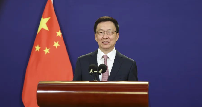 大力推進(jìn)煤炭清潔高效利用，增強(qiáng)油氣供應(yīng)保障能力，堅(jiān)決守好能源安全底線。