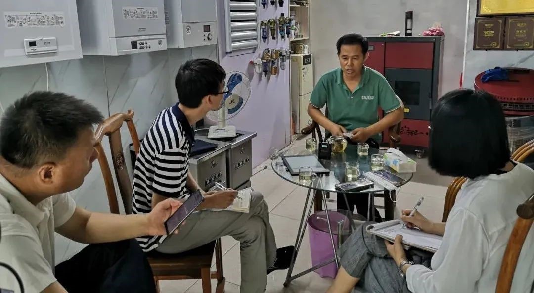 他經銷多樂爐具10多年了，車子、房子都換了，但跟企業的合作一直沒換