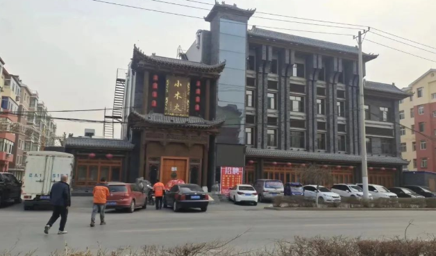 遼寧省沈陽市遼中區小木火餐飲分店安裝的兩臺30匹老萬超低溫空氣源熱泵機組正式完成調試開始供暖