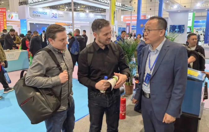 老萬空氣能及生物質爐具精彩亮相第十五屆暖博會3