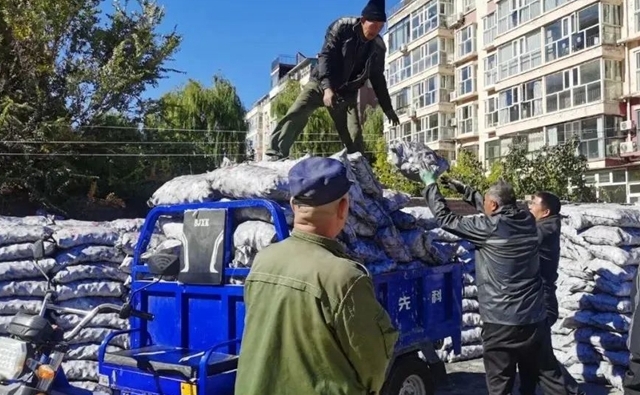 推進以電取暖或潔凈型煤取暖的方式過冬