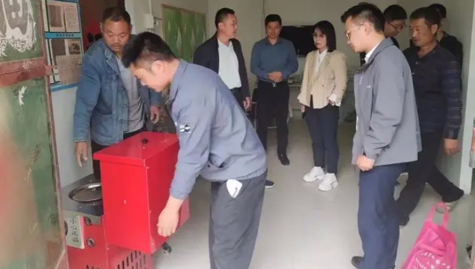 臺兒莊區張山子鎮人大代表助力清潔取暖工作2