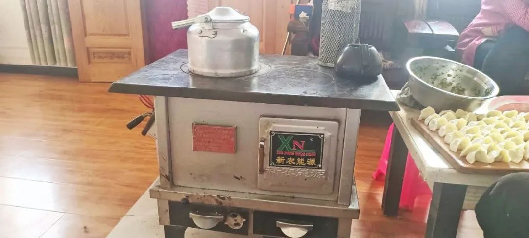 炕暖屋不暖，電暖炕取暖用哪種取暖爐來補充？