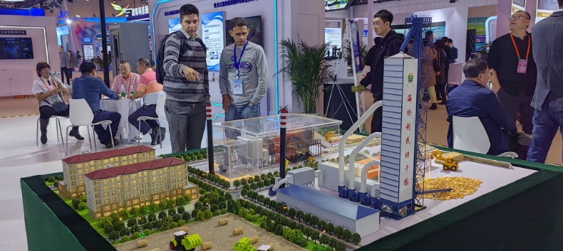 海倫利民秸稈直燃鍋爐亮相APEC技展會，工信部副部長徐曉蘭蒞臨參觀5