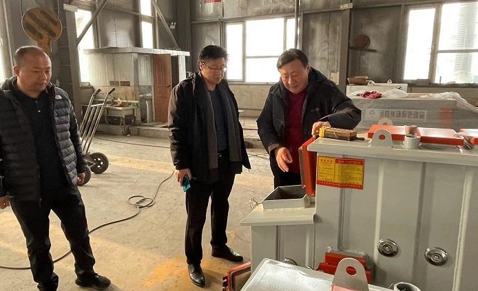 工作組察看喀左縣五家村戶用生物質(zhì)爐具（配套暖氣+空調(diào)）及西溝門村小型生物質(zhì)顆粒鍋爐