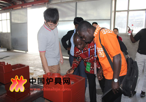 考察鑫華新公司采暖爐