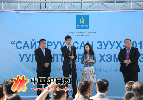 中國清潔爐灶聯(lián)盟常務(wù)副秘書長(zhǎng)劉廣青在開幕式上發(fā)言