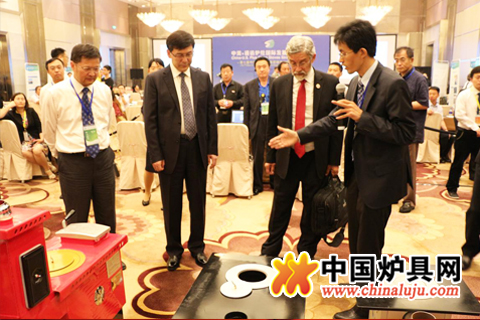 中美政府高層領導參觀“喜創”牌炊事采暖型清潔燃燒爐具