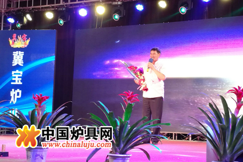 “大衣哥”朱之文傾情獻唱《滾滾長江東逝水》