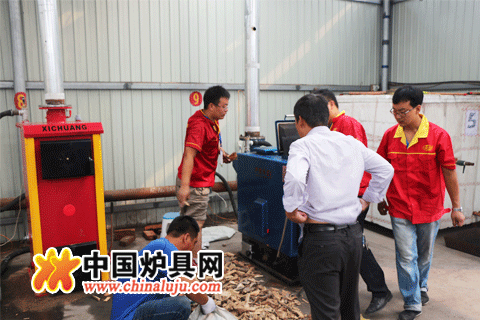 煙煤無煙化燃燒水暖煤爐測試結(jié)束