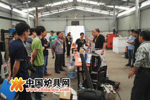 煙煤無煙化燃燒水暖煤爐測試結(jié)束